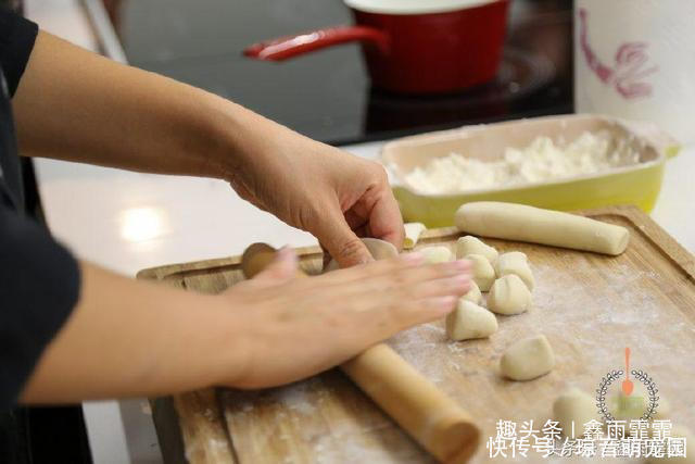 水和面|全国排名第一早餐,比饺子好吃又简单,8分钟蒸好,孩子每天要吃