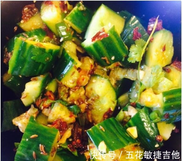 黄瓜|拍黄瓜要不要放盐很多人不会做,教你一招,黄瓜爽脆入味不出水!