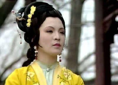 夏金桂&难怪夏金桂要在薛家撒泼打滚“辱夫骂婆”,你看宝钗在家做什么