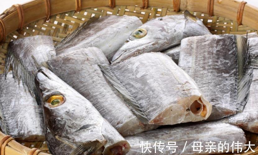 买带鱼，选肉厚的还是肉少的？学会挑选技巧，买对带鱼做菜好吃