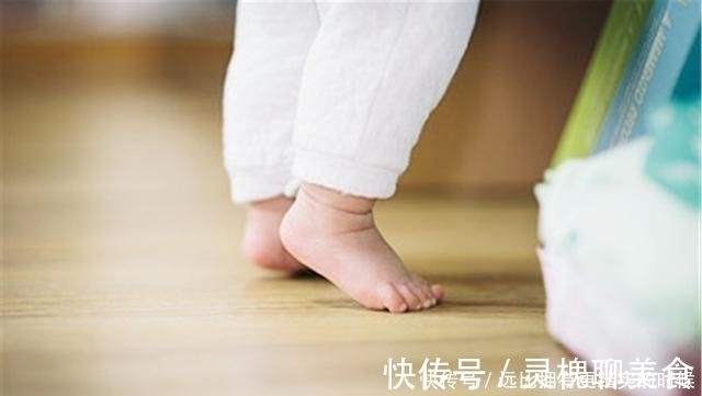 孩子|“不爬就走”与“先爬再走”的孩子，有何不同？三点差距逃不开