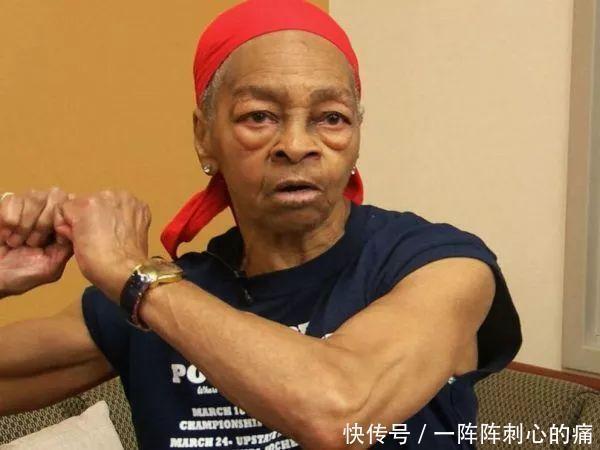 冠军|82岁老奶奶夺举重冠军，一口气能做100个俯卧撑，施瓦辛格都服她