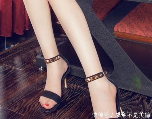 搭配|细跟鞋即经典又时尚,把优雅的感觉营造在足尖!