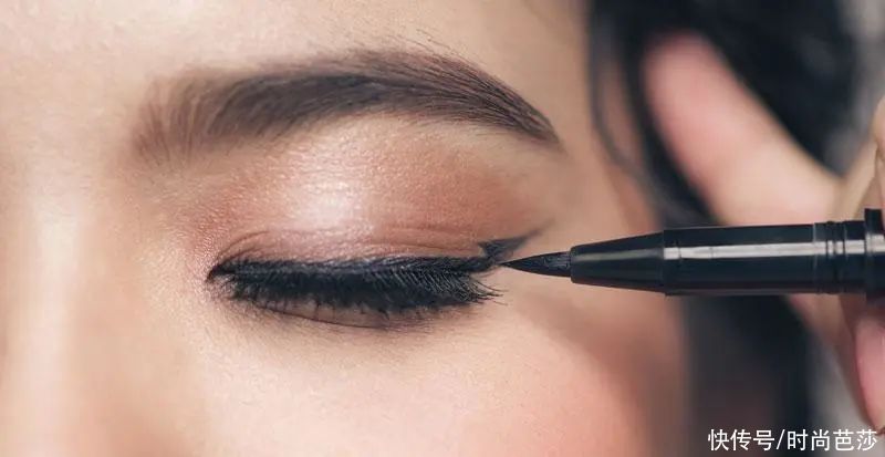 眼线|我关注了100位美妆博主，还是没学会化妆