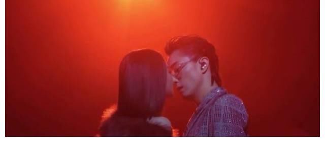 《披荆斩棘的哥哥》戚薇，李承铉一个动作引全场尖叫，陈小春第一