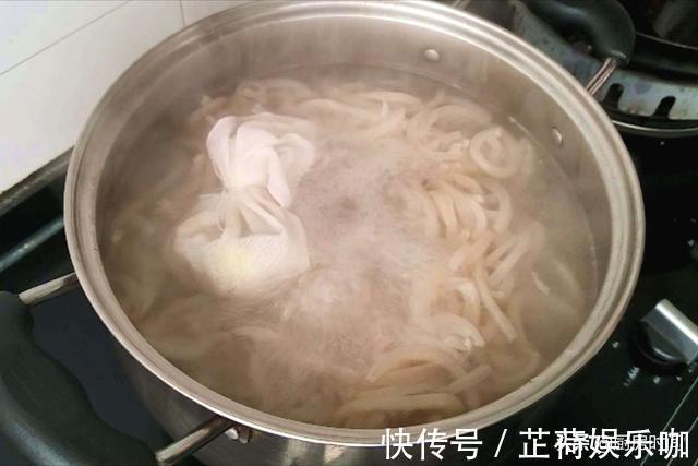 晶莹剔透|水晶猪皮冻应该怎么做?想要晶莹剔透,除了加一步就是放点它