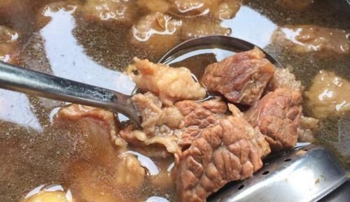 入味|牛肉为啥咬不动?只因你少加了一味料,学会这做法,牛肉软嫩入味