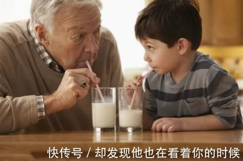 医生|3岁宝宝对妈妈的哭诉,让医生警觉,三个老年痴呆症细微变化浮出