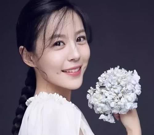 高鼻梁|女孩子脸上有这“3标志”,是标准的“校花脸”,占两个真的很少见