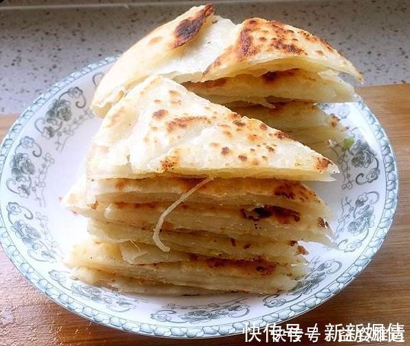 层次|烙饼发干发硬？别再只会开水烫面了，牢记这2点，烙饼柔软层次多
