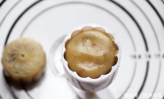 在家|中秋将至教大家在家制作月饼,香甜软糯,低脂营养还健康
