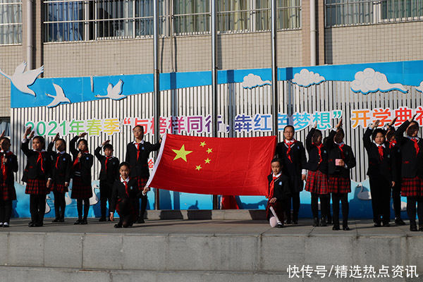 合肥蜀山区中小学生迎来开学第一课