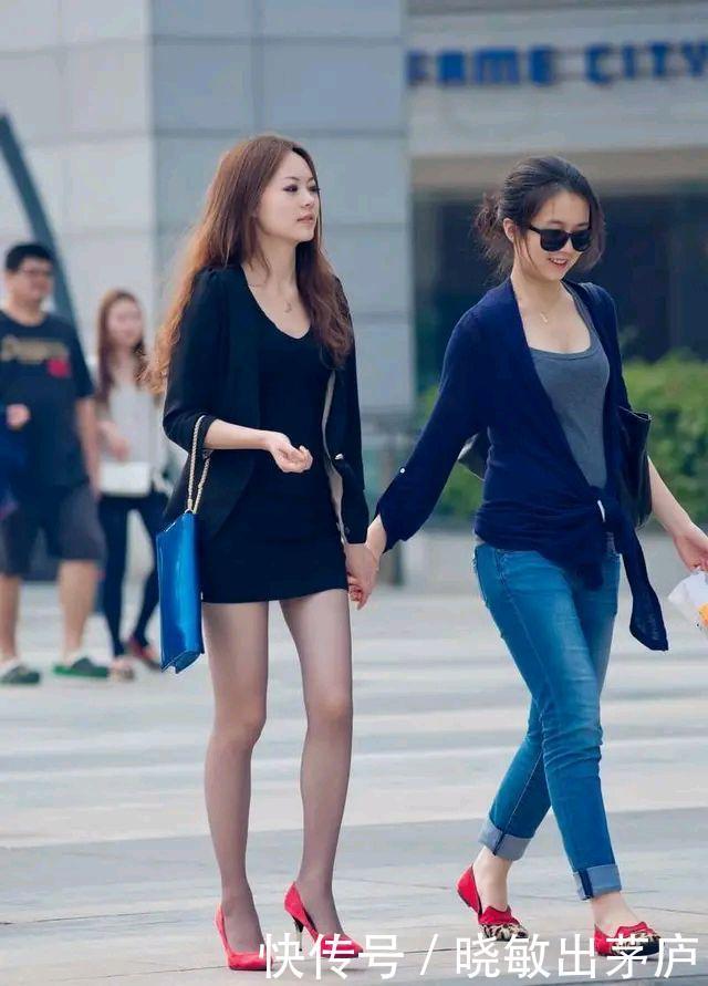 身材|街拍两闺蜜,身材不同,穿衣打扮也就不同