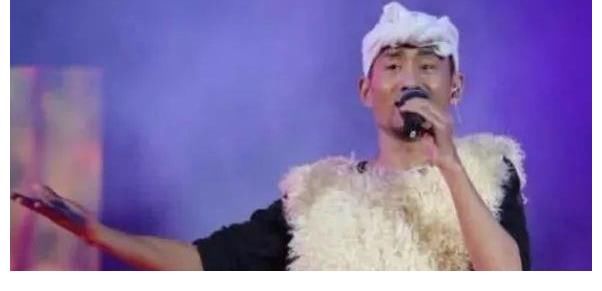 “草根歌王”阿寶，他做了什么？