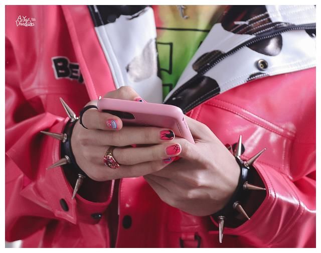 美甲|来改变一些刻板印象!男孩子做美甲怎么了?