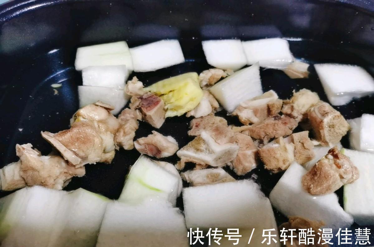 冬瓜块|冬瓜营养丰富,和排骨是经典搭配,炖出来的汤鲜美可口