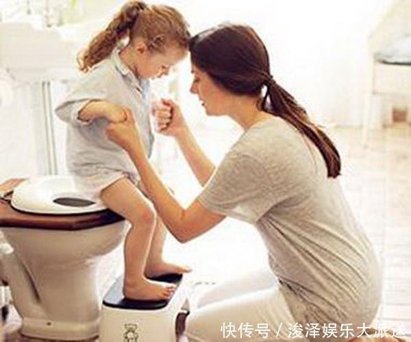 善意|2岁半孩子公交上拉臭臭遭指责,奶奶的做法,让周围人称赞