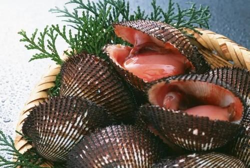 每次吃白灼血蚶，用的是新鲜捕获的血蚶