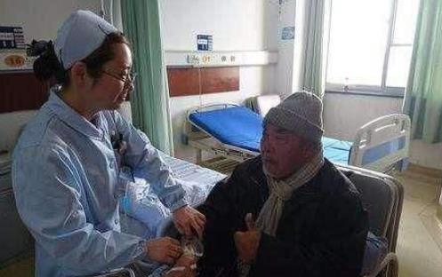 老夫老妻前后患上肝癌?医生劝告:1种水果经常吃,肝受不住!