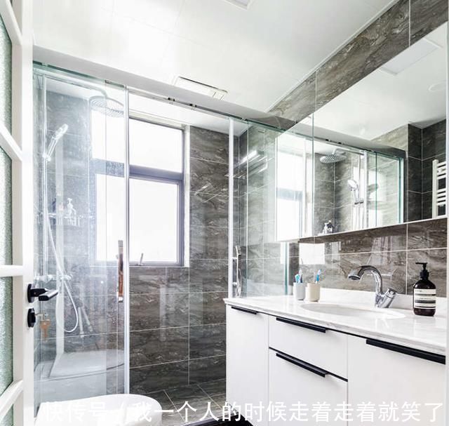 原木|闺蜜93平米的新房装修太美了,原木风的设计很温馨,进门就被吸引