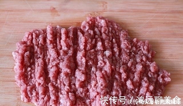 炸牛肉丸|自己做的炸牛肉丸,外酥里嫩看着金黄有食欲,孩子喜欢吃