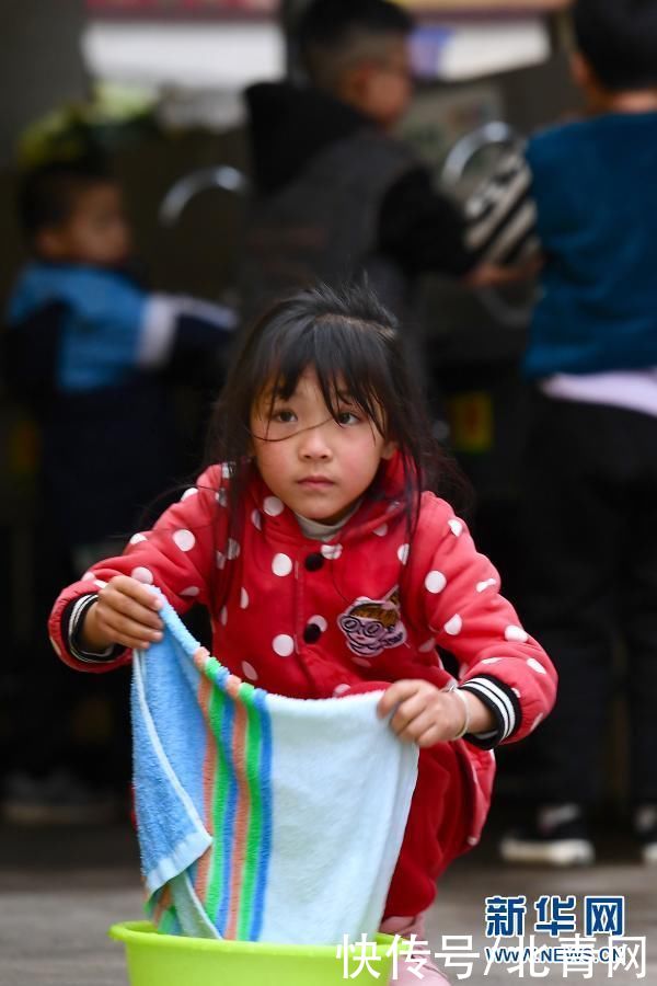 闽北山区寄宿小学开学 留守儿童“回家”