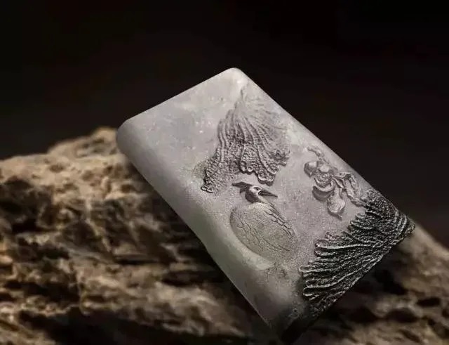 黑与白|翡翠玉雕中的水墨画,这样的意境翡翠你肯定没有见过!