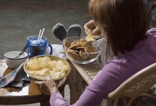 甲状腺肿大|患有甲状腺结节的人，起床时注意这3件事，或对消散结节有帮助