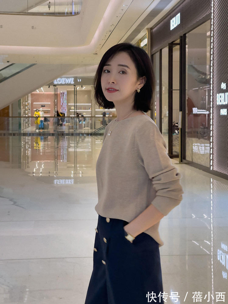 博主 今年还是穿“毛衣”最优雅,学博主这样搭配半身裙、高腰裤真高级