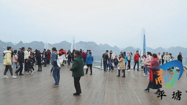 中年|网络中国节｜【新春走基层】平塘特大桥迎来旅游热潮