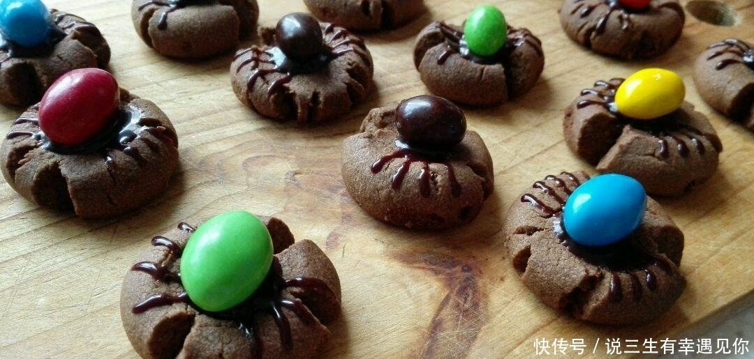 把饼干做成新花样,不仅美味,造型还很可爱,孩子喜欢不得了