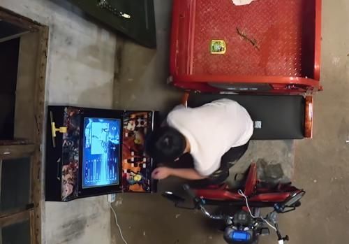 最佳男主角|彭昱畅玩游戏机无视黄磊，脚上的鞋子成最大焦点，网友：惹不起