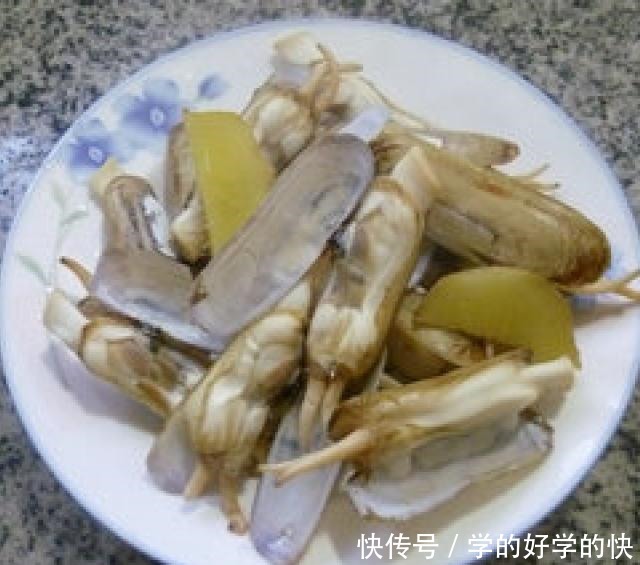 锅煎蛏子，鲜嫩可口，一盘子都不够吃