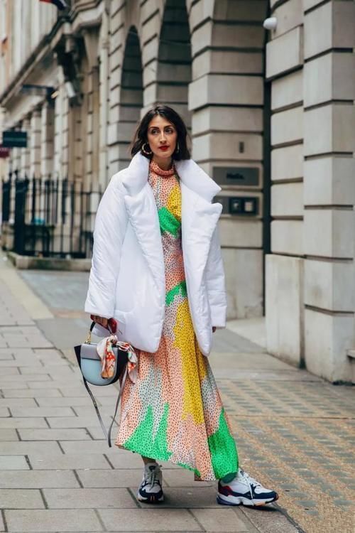 不管是大衣还是羽绒服,尽量别穿这3个“颜色”,不耐看也不耐穿