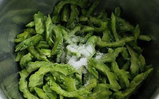 诀窍|苦瓜怎么做才好吃？只要掌握两个小诀窍，清脆爽口，一点都不苦