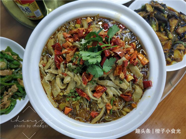 “五一”放假回家,婆婆做的晚餐,没有大鱼大肉,一家老少吃得香