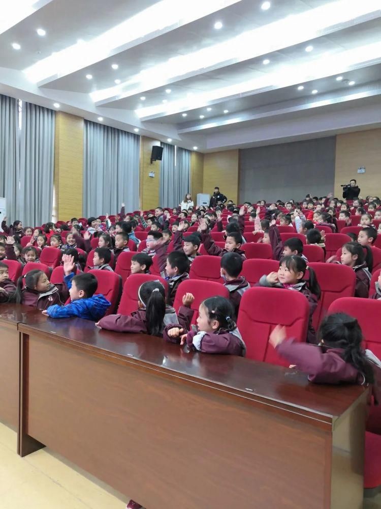 让小朋友|酷炫有趣的液氮秀 ——科学实验秀走进经开区小学