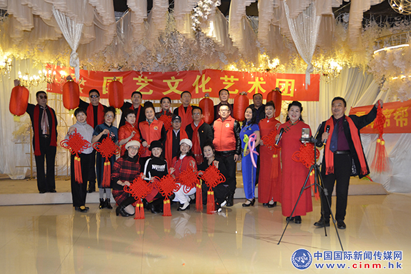 杨萍@雷锋帮帮团红色艺术总团国艺文化艺术团新年联欢会在郑州举行