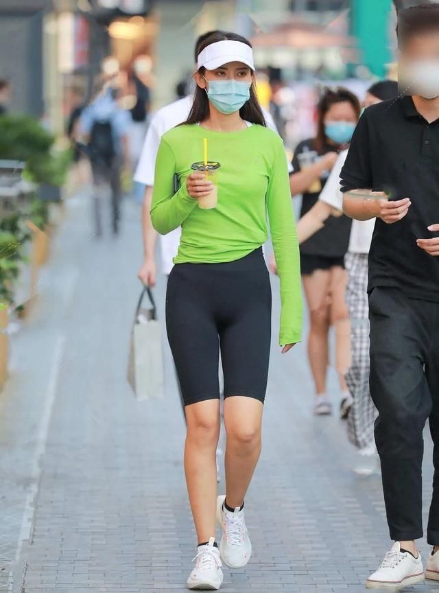 2021新兴起的“五分裤”，顺势取代打底裤，将时髦推向了高潮！