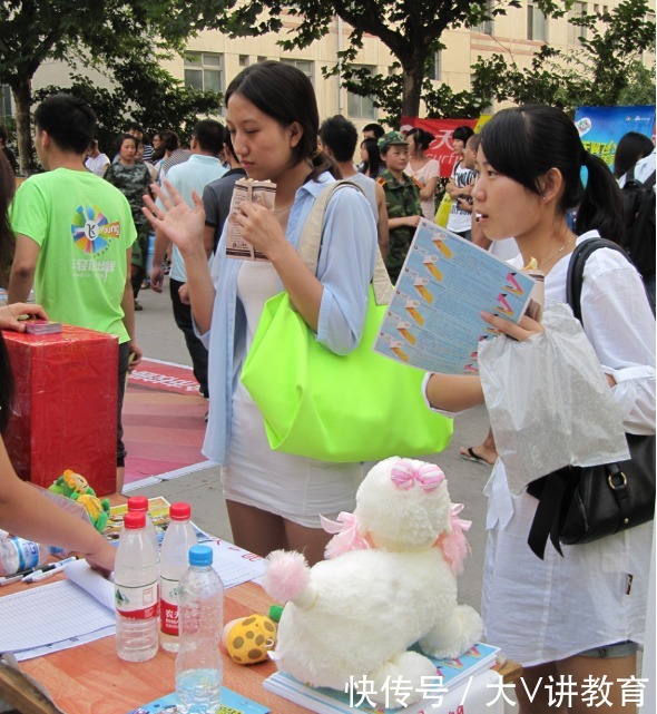 学生|清华迎来首个“虚拟学生”，美貌与才华并存，网友的评论脑洞大开