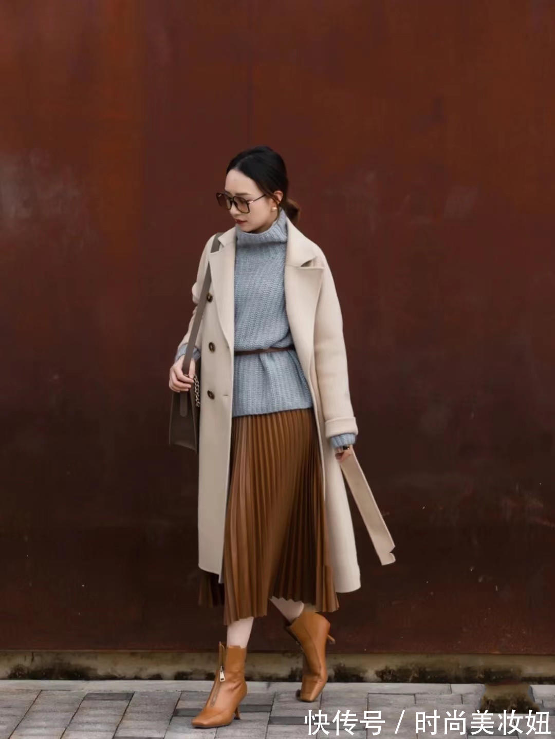 下半身 “百褶裙+短靴”才是冬季正确打开方式,优雅显气质,适合40岁
