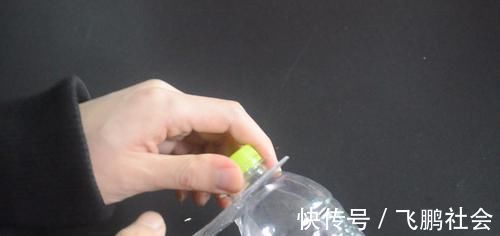 塑料瓶|洗衣粉上套个塑料瓶,这个用途太厉害了,要是早点知道就好了