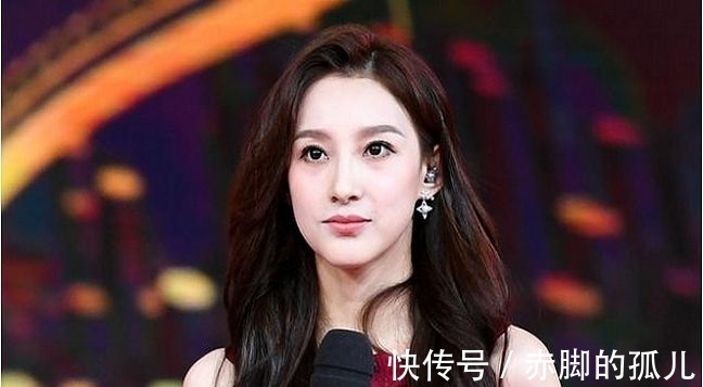 中央电视台|董卿接班人马凡舒，走秀时一个动作让在场人惊了，她做了什么