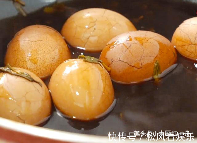 搅拌均匀|原来茶叶蛋的做法这么简单,早知道就不出去买了,学会可以摆摊了