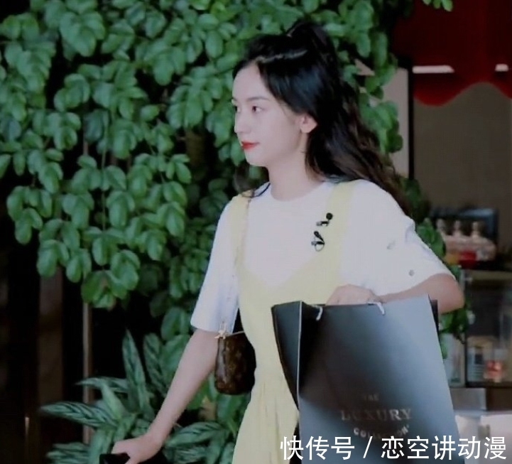 小姐姐|《中餐廳5》路透,周也餐廳造型曝光,龔俊自帶鍋錄制節(jié)目