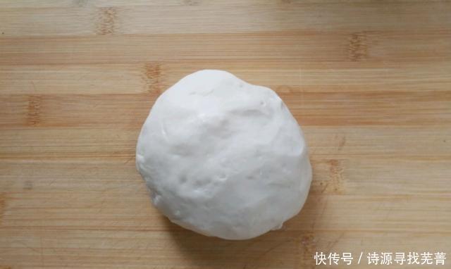 浓郁|手把手教你做腊肠披萨,浓郁的芝士味道,一口树莓