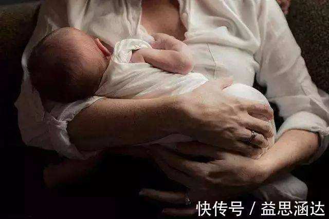 妈妈|婴儿边吃母乳边用手推妈妈宝宝表达的8种需求，你接收到了吗