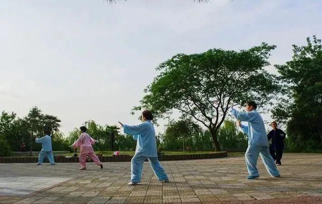 冬季,想要守住体内阳气,多吃两大“根菜”,坚持三个“习惯”