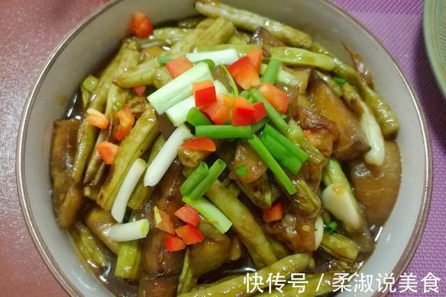 今天的晚餐，儿子发到同学群里，引起一大片的羡慕嫉妒恨