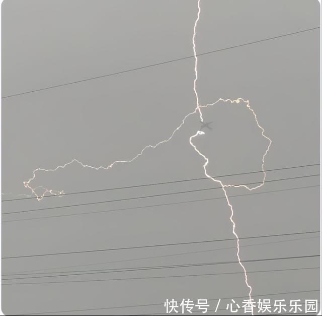 25张俄罗斯神奇的自然照，湖面开满冰花，汽车结冰好像糖葫芦
